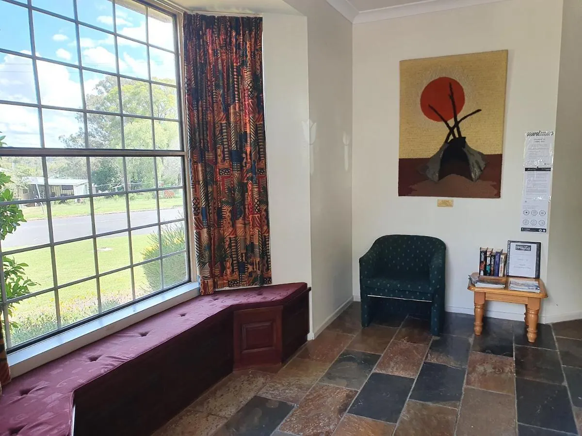 Mcnevins Warwick Motel 3*,