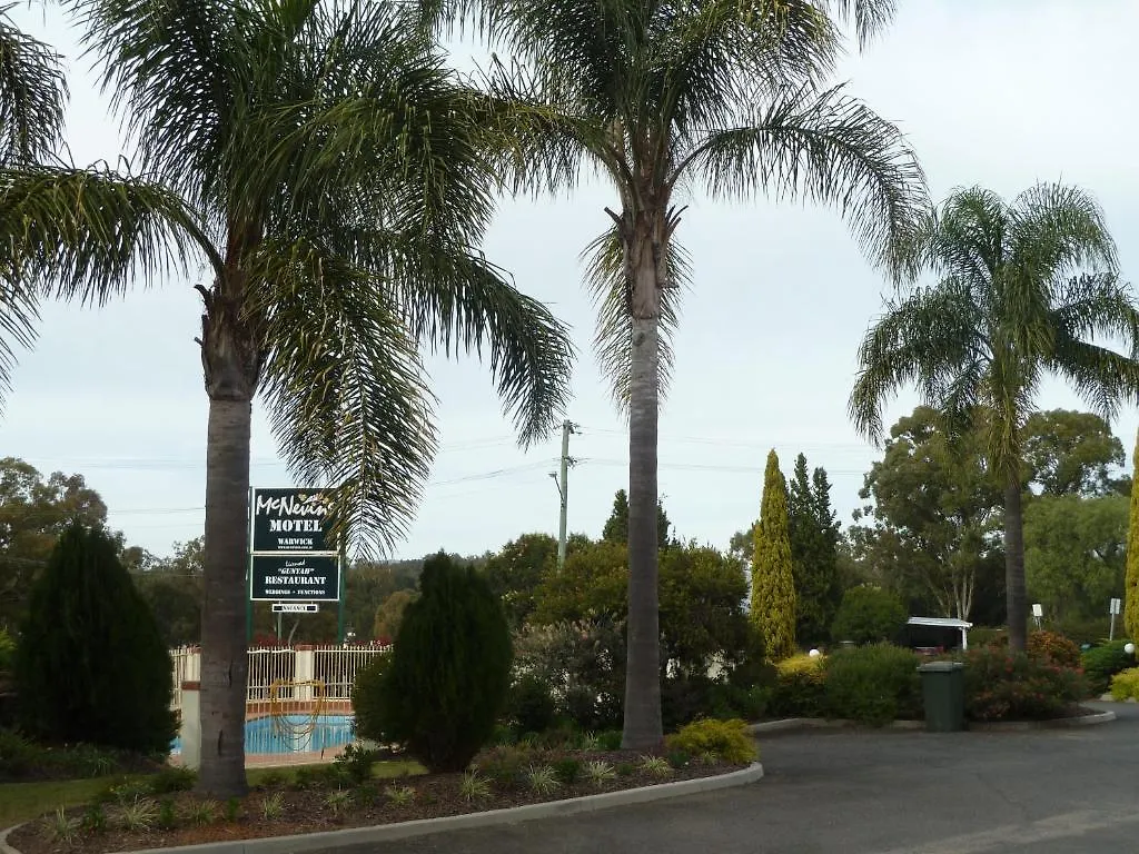 Mcnevins Warwick Motel 3*,