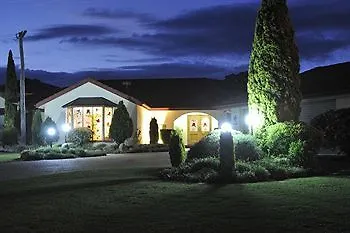 Mcnevins Warwick Motel 3*,