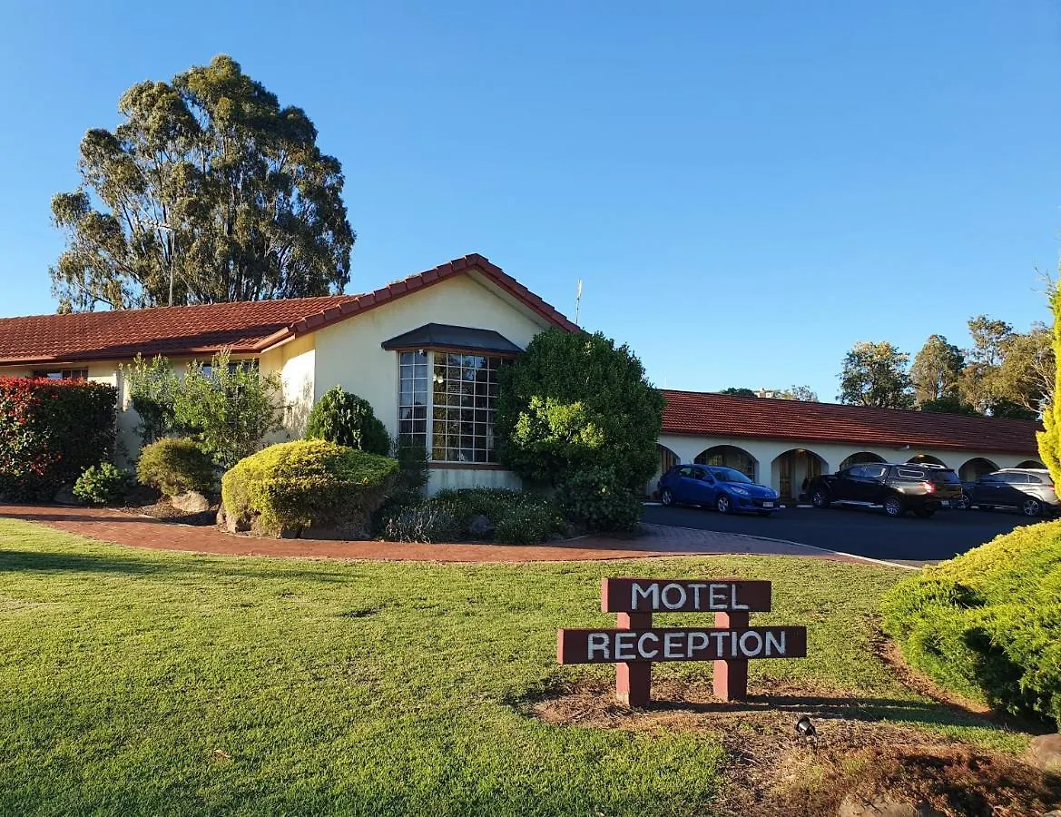 Επικοινωνία με το Mcnevins Warwick Motel