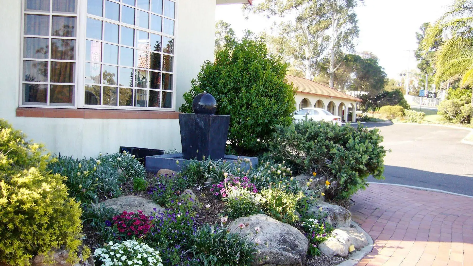 Mcnevins Warwick Motel 3*,
