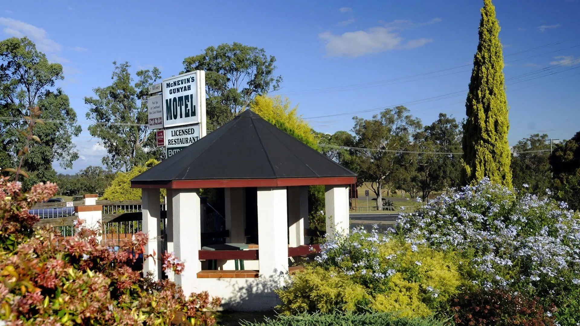 Mcnevins Warwick Motel 3*,